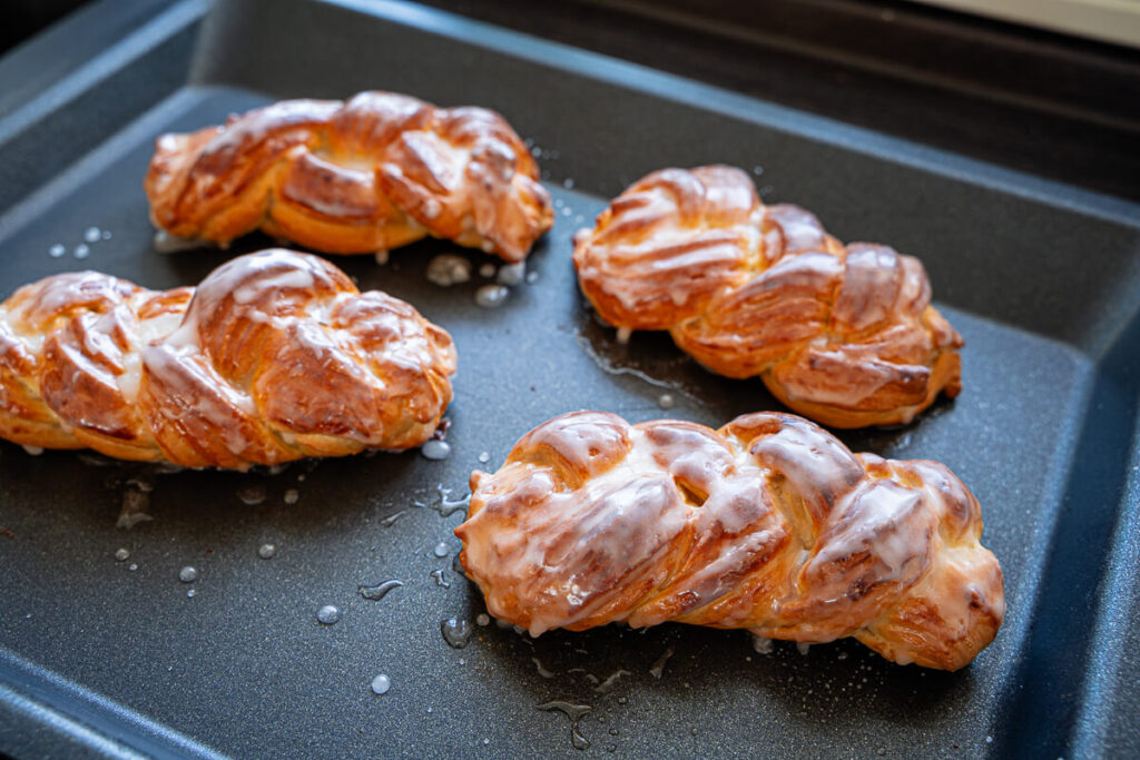 Diese Mini Hefezöpfe sind der Star auf jedem Osterbrunch 