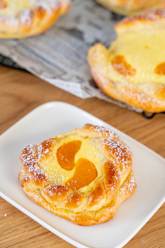 Super leckeres Hefegebäck mit Quarkfüllung - besonders an Ostern
