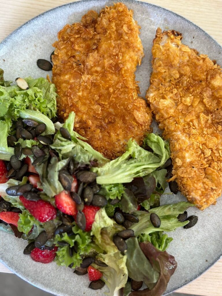 Schnitzel mit Cornflakes-Panade - außen knusprig, innen saftig