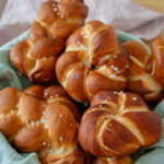 laugenbrötchen geflochten