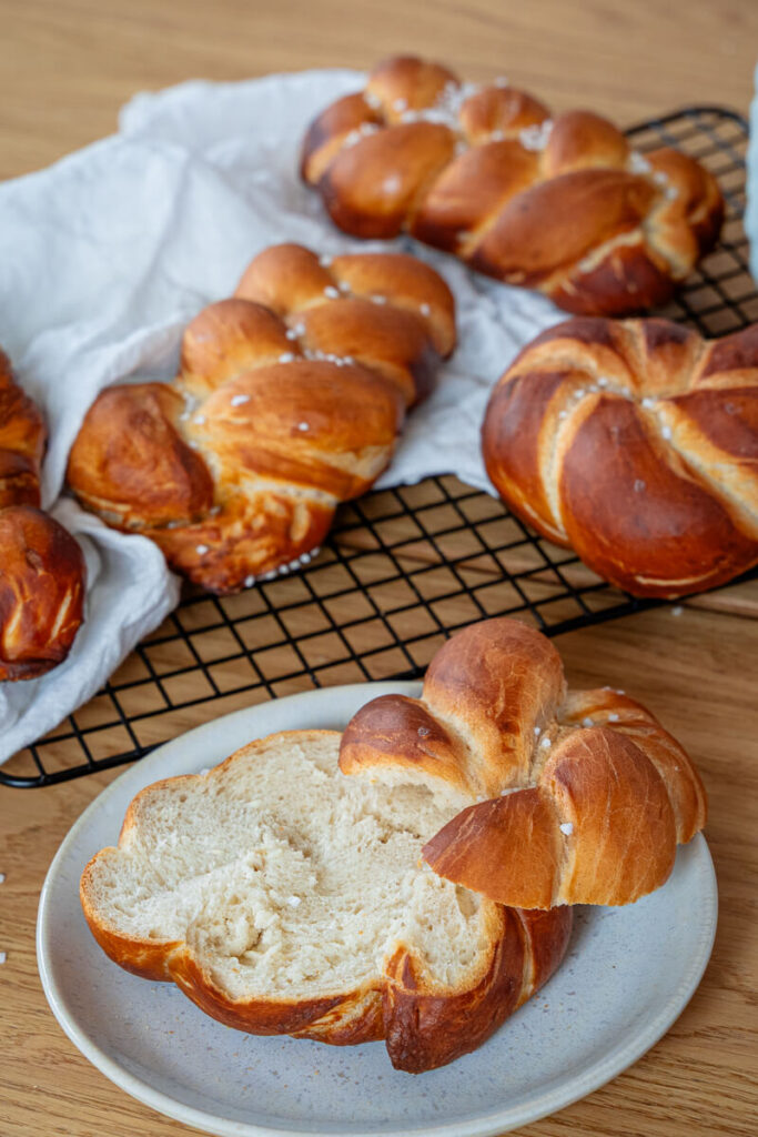 Weiche Frühstücksgebäck - Laugenbrötchen mit Buttermilch