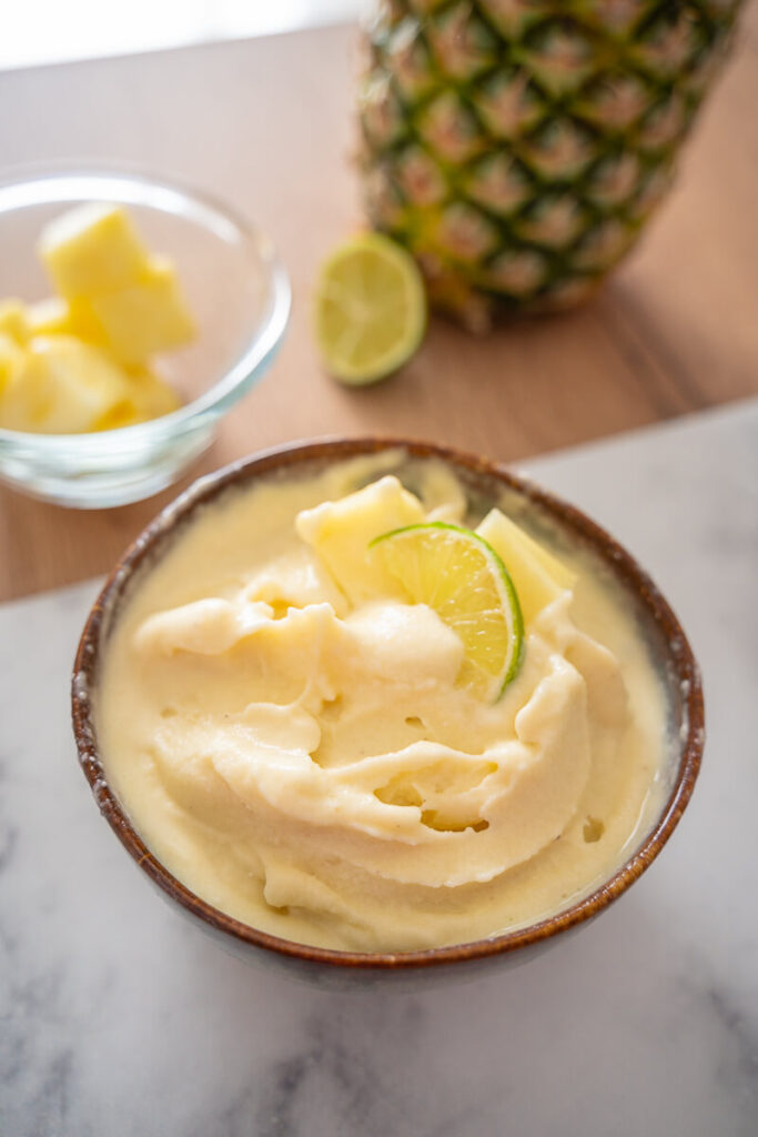 Gesundes Eis aus gefrorenen Früchten