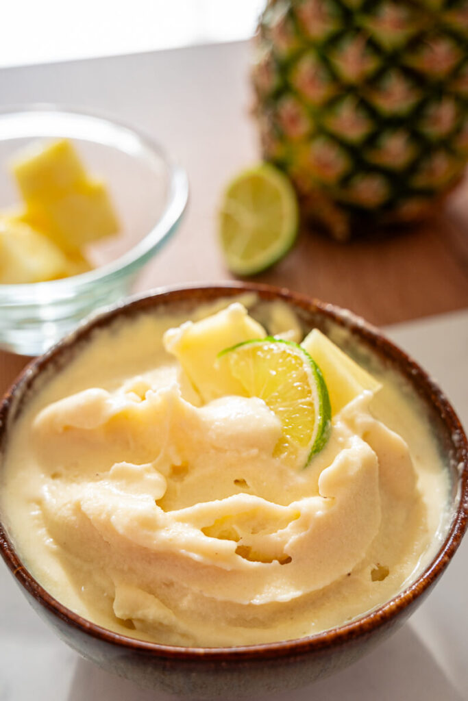 SCHNELLES EIS MIT ANANAS
