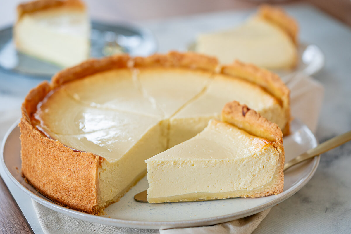 Der perfekte Käsekuchen mit Boden - einfach & super cremig