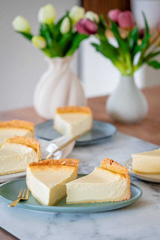 Der perfekte Käsekuchen mit Boden - einfach & super cremig