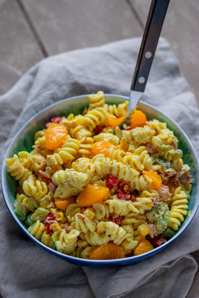 Curry-Nudelsalat mit Thunfisch und Mandarinen