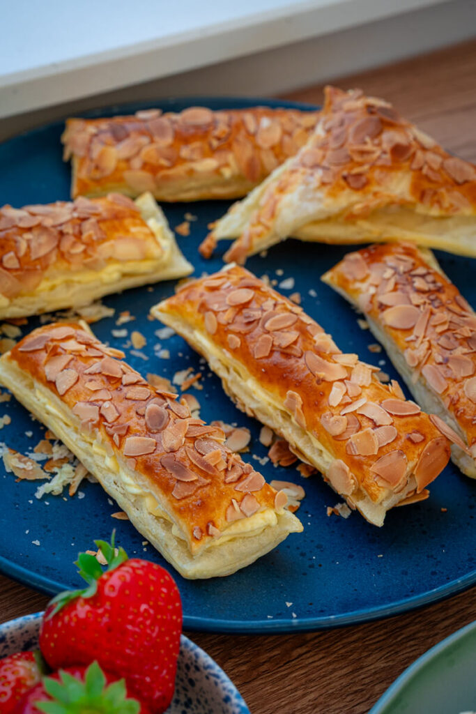 Erdbeer Bienenstich Schnitte