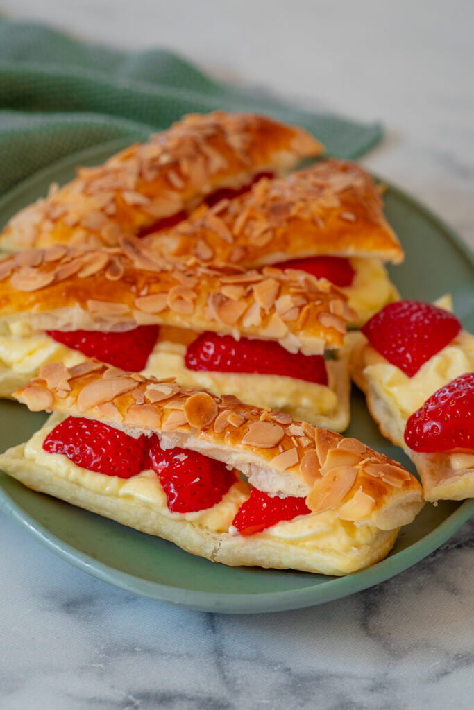 Erdbeer Bienenstich Schnitte
