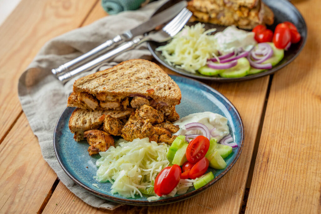 Gyros-Sandwich mit Hähnchen – schnell, würzig, lecker