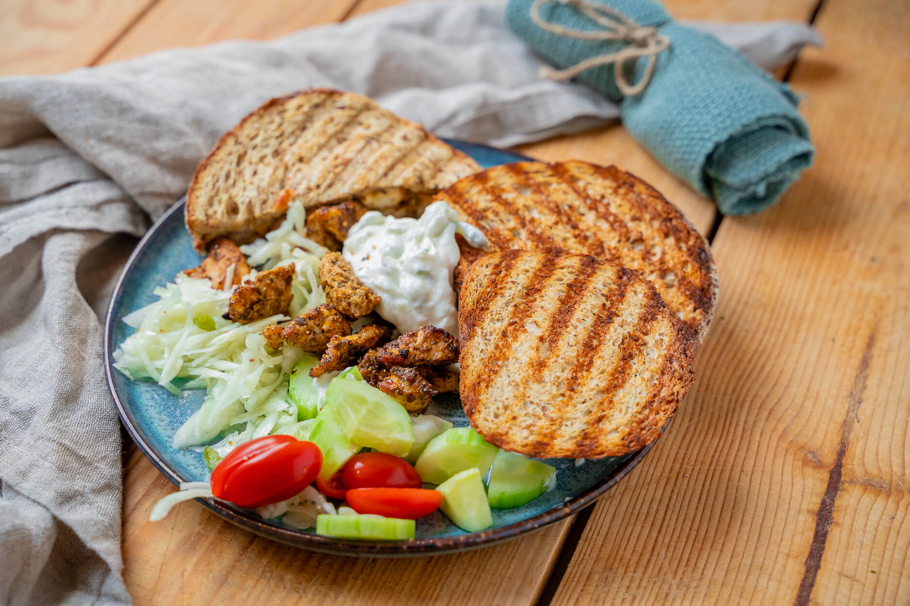 Gyros-Sandwich mit Hähnchen – schnell, würzig, lecker