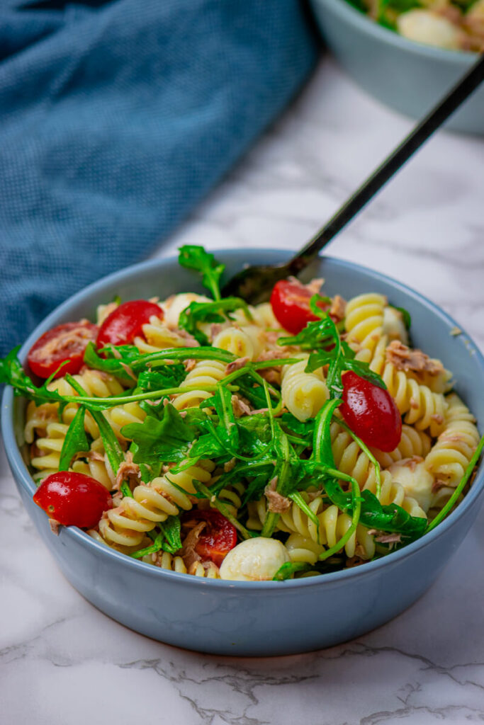 Nudelsalat mit Thunfisch – einfach, schnell & mega lecker