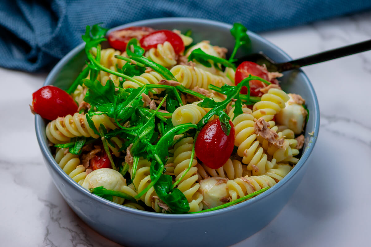 Nudelsalat mit Thunfisch – einfach, schnell & mega lecker