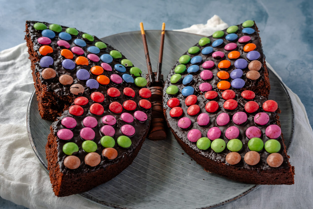 Schmetterlings-Schokokuchen mit Smarties