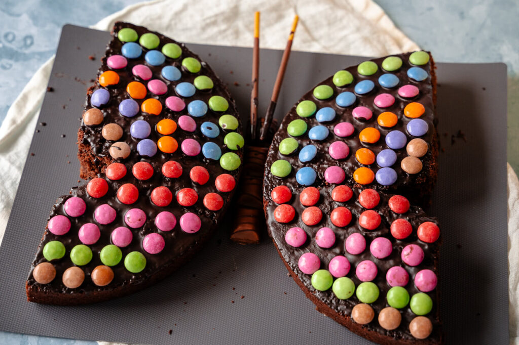 Schmetterlings-Schokokuchen mit Smarties