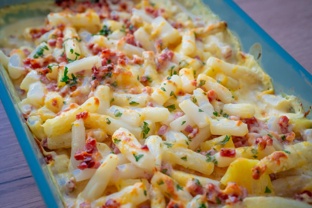 Spargel mit Kartoffeln und Schinken