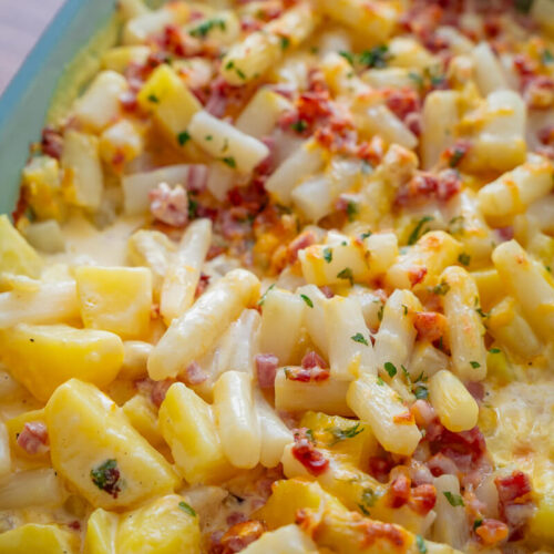 Spargelauflauf mit Hollandaise, Kartoffeln und Schinken