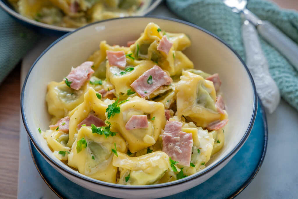 Cremige Tortellini in Sahnesoße