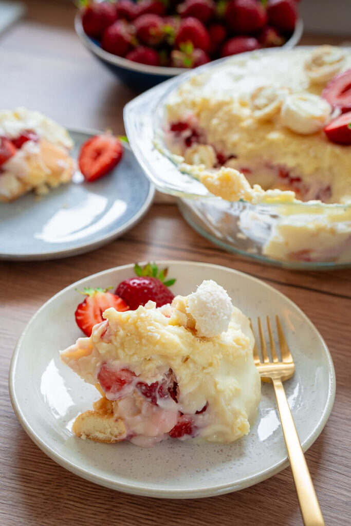 Cremiges Erdbeer-Raffaello-Dessert
