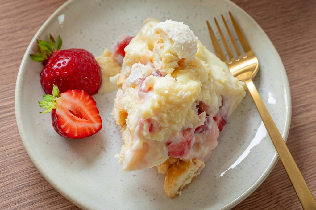 Cremiges Erdbeer-Raffaello-Dessert
