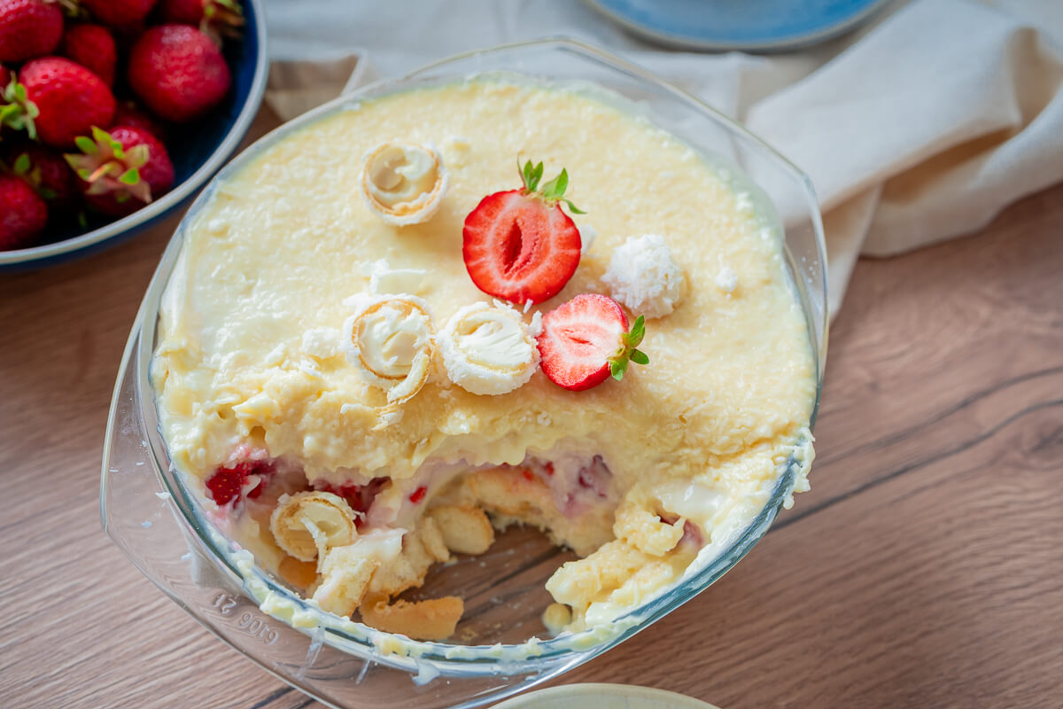 Cremiges Erdbeer-Raffaello-Dessert