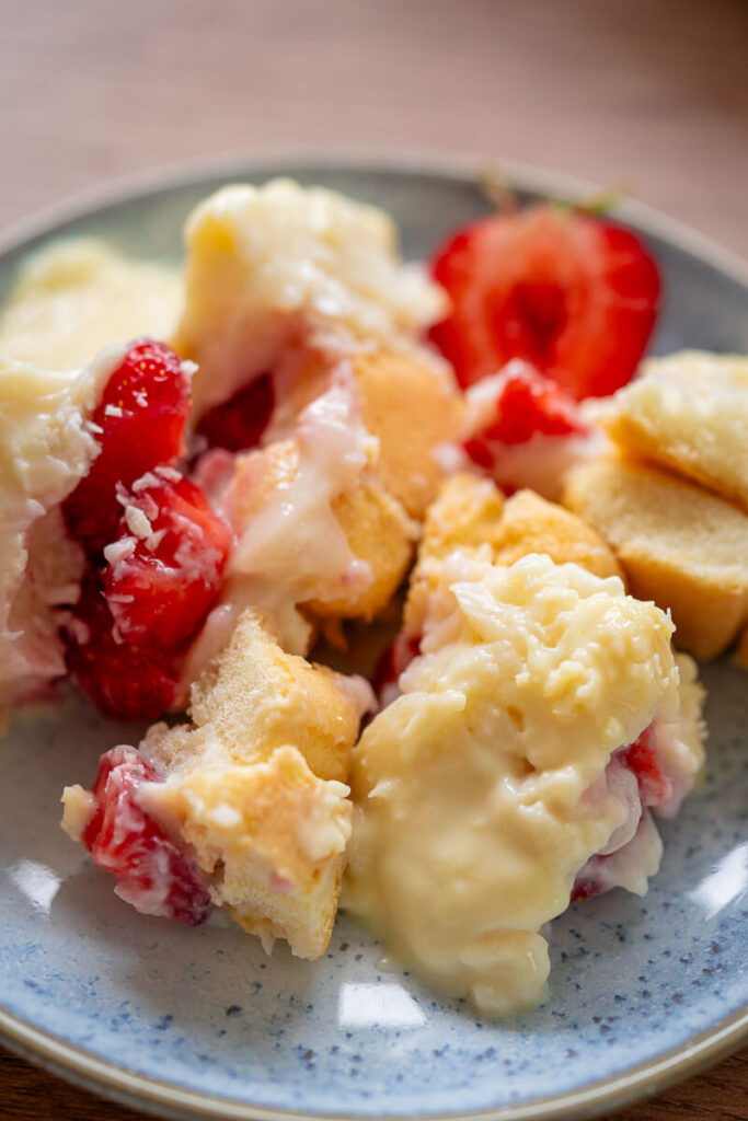 Cremiges Erdbeer-Raffaello-Dessert