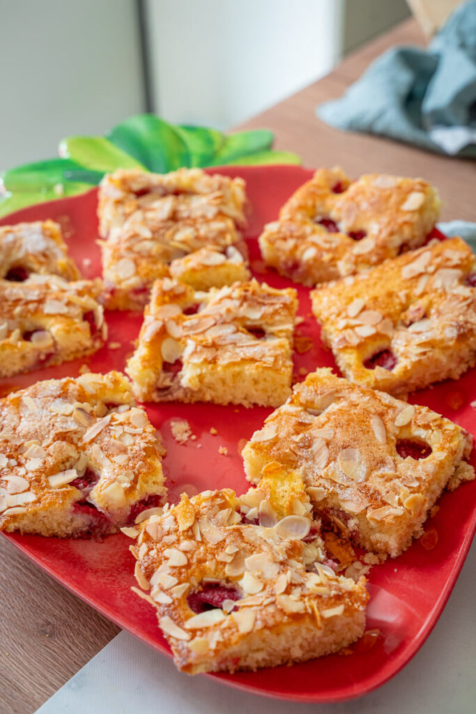 Himbeer-Buttermilchkuchen vom Blech – saftig, fruchtig & einfach