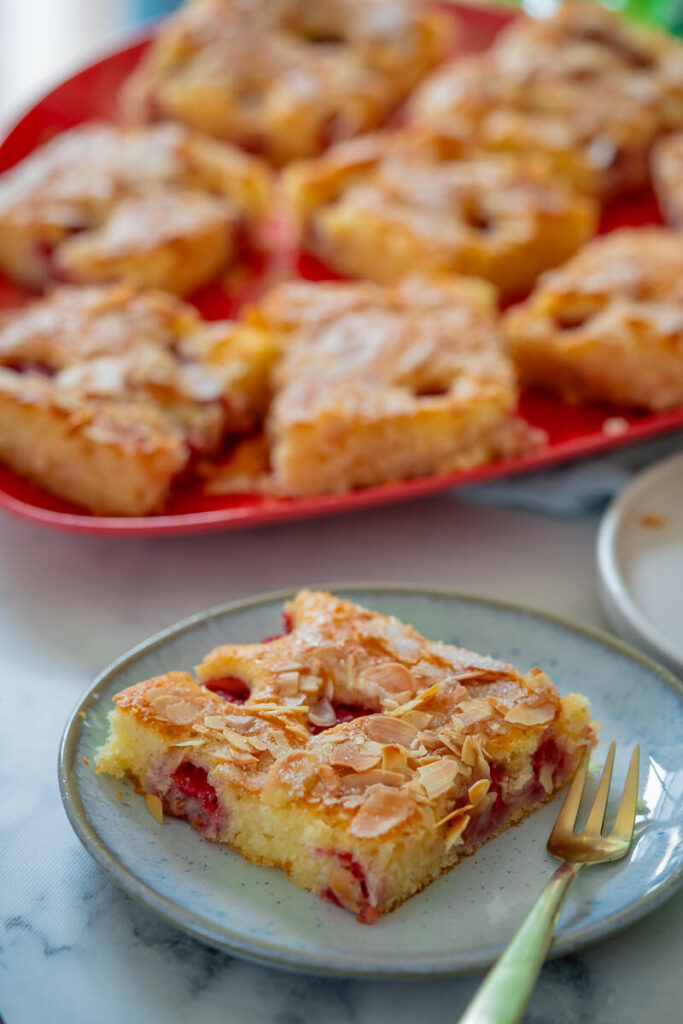Himbeer-Buttermilchkuchen vom Blech – saftig, fruchtig & einfach
