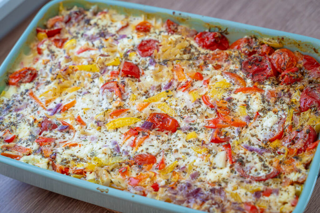 Kritharaki Auflauf mit Paprika und Feta