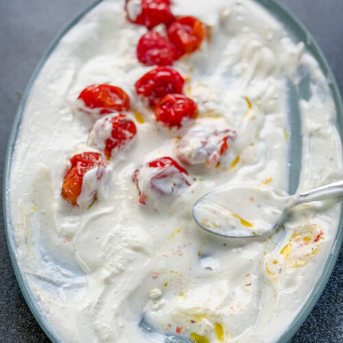 Whipped feta Dip mit Tomaten