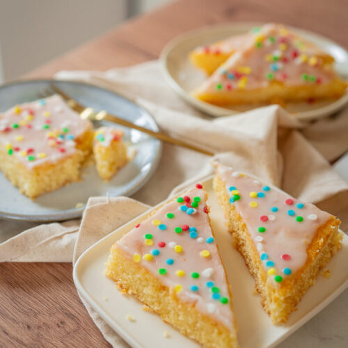 Zitronen-Buttermilchkuchen vom Blech mit Streusel