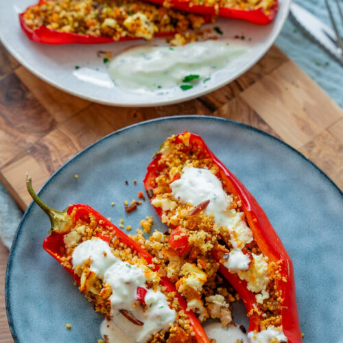 Gefüllte Spitzpaprika mit Couscous und Feta