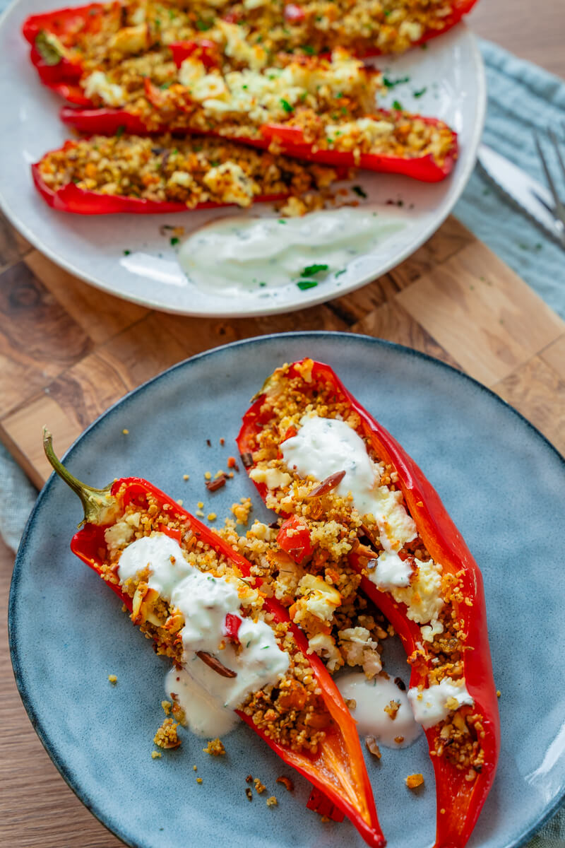 Gefüllte Spitzpaprika mit Couscous und Feta