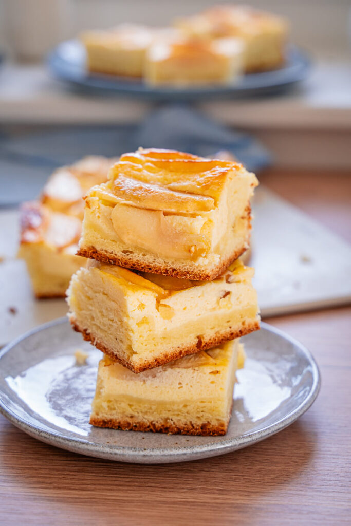 Apfelkuchen mit Hefeteig vom Blech