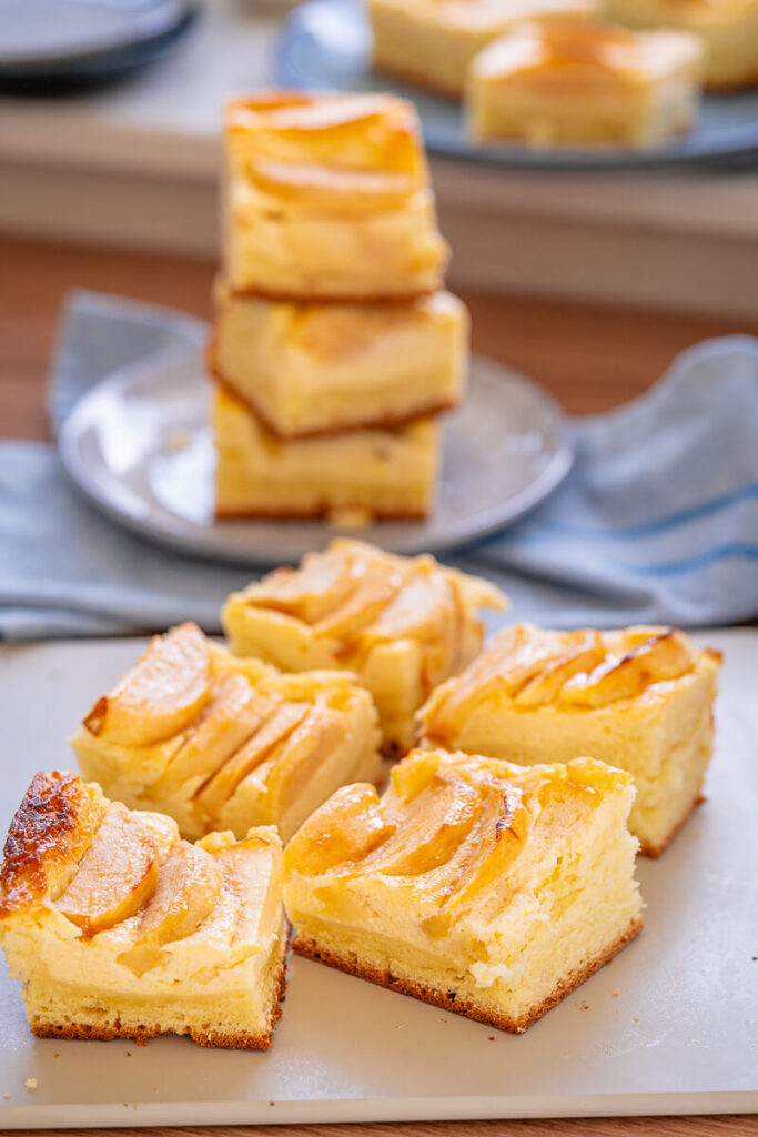 Apfelkuchen mit Hefeteig vom Blech