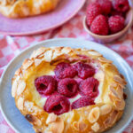 Reispapier Tarte mit Himbeeren und Käsekuchenfüllung