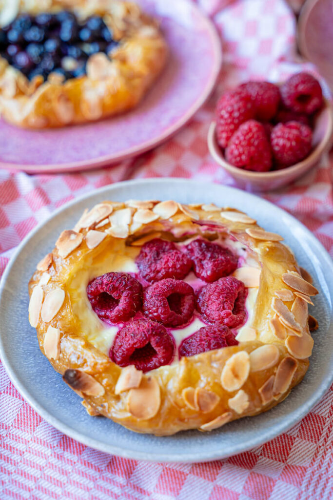 Reispapier Tarte mit Himbeeren und Käsekuchenfüllung