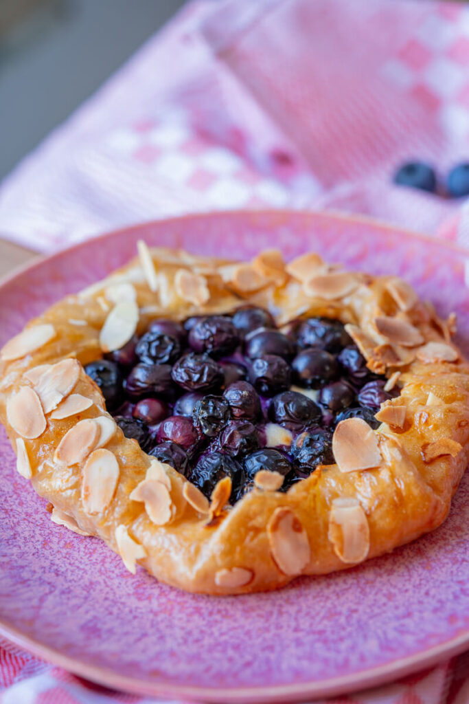 Reispapier Tarte mit Himbeeren und Käsekuchenfüllung