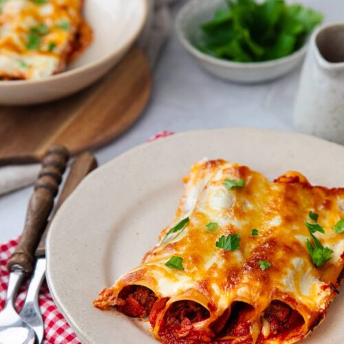 Cannelloni mit Hackfleisch aus dem Ofen