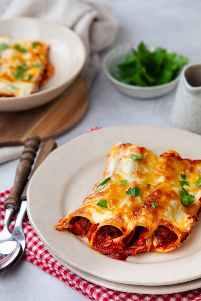 Cannelloni mit Hackfleisch aus dem Ofen