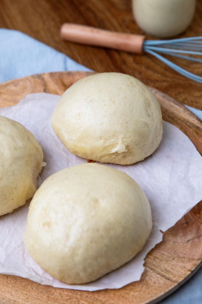 Dampfnudeln mit Vanillesoße und Kirschkompott