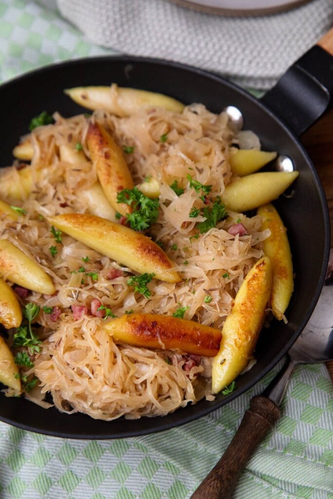 Schupfnudeln mit Sauerkraut nach schwäbischer Art