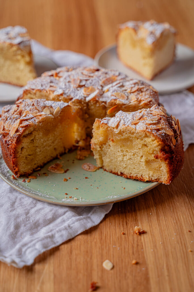 Mandelkuchen mit Mandelcreme: schmeckt wie ein Mandelcroissant