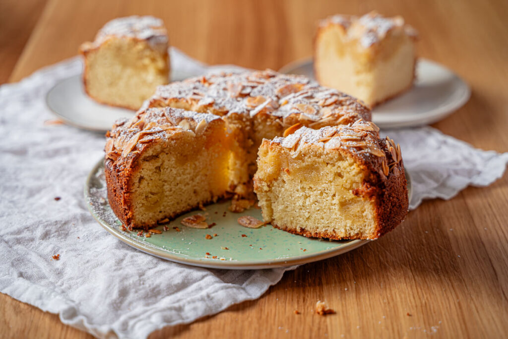 Mandelkuchen mit Mandelcreme: schmeckt wie ein Mandelcroissant