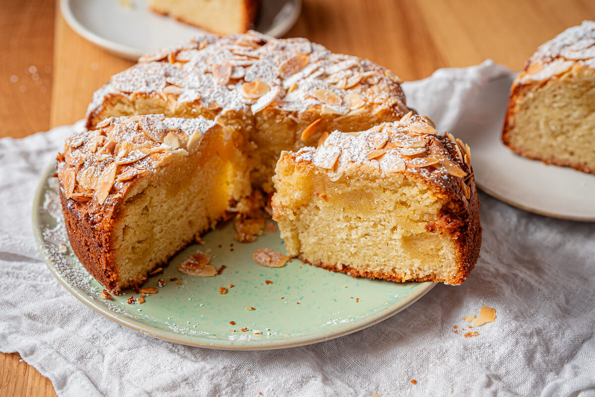 Mandelkuchen mit Mandelcreme: schmeckt wie ein Mandelcroissant